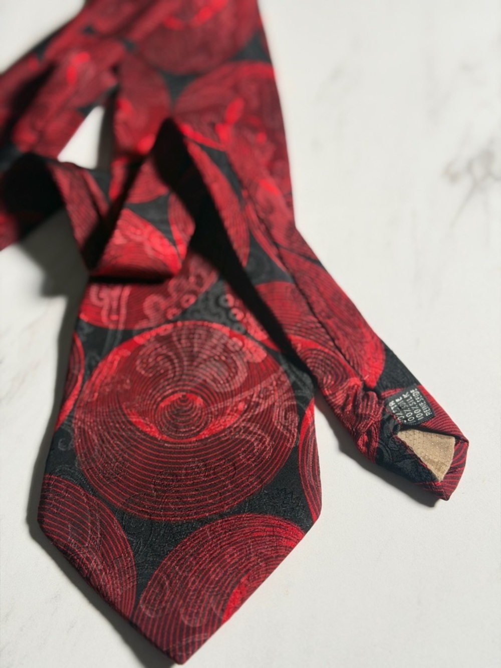 Silk Red and Black Circular Pattern Tie